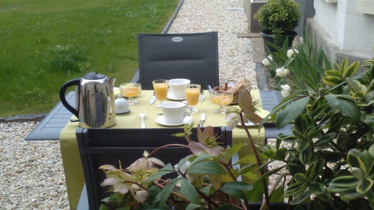 Bed and Breakfast La Petite Echauguette à Jumelles  Extérieur photo